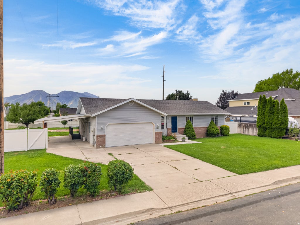 Photo of 949 W 1800 N, Mapleton, UT 84664 (MLS # 2184281)
