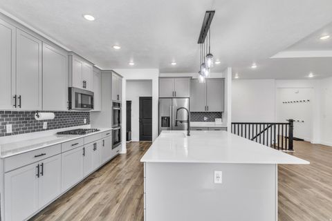 Tiny photo for 674 S MEADE ST, Mapleton, UT 84664 (MLS # 2136275)