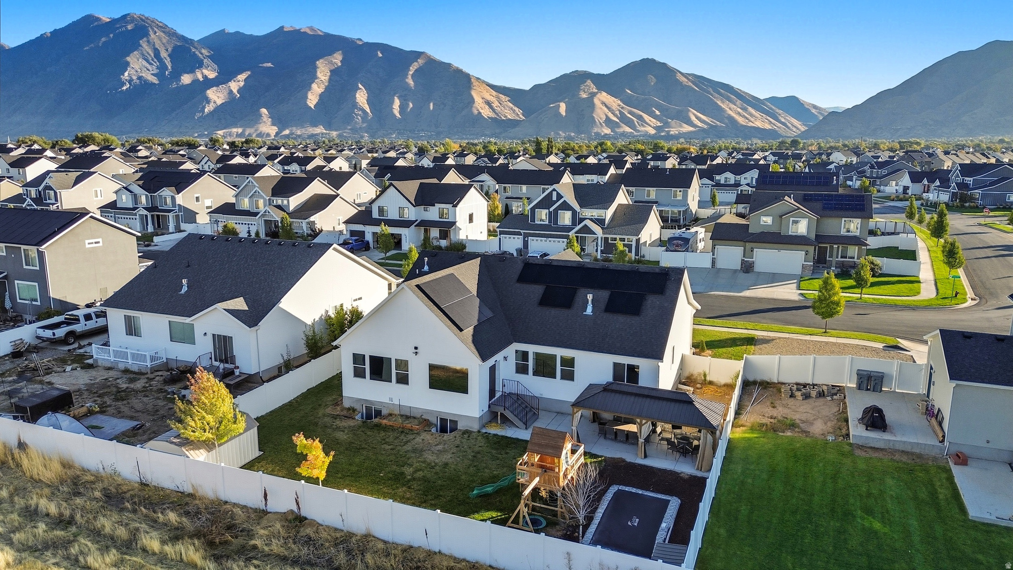 MAPLETON GROVE - Residential