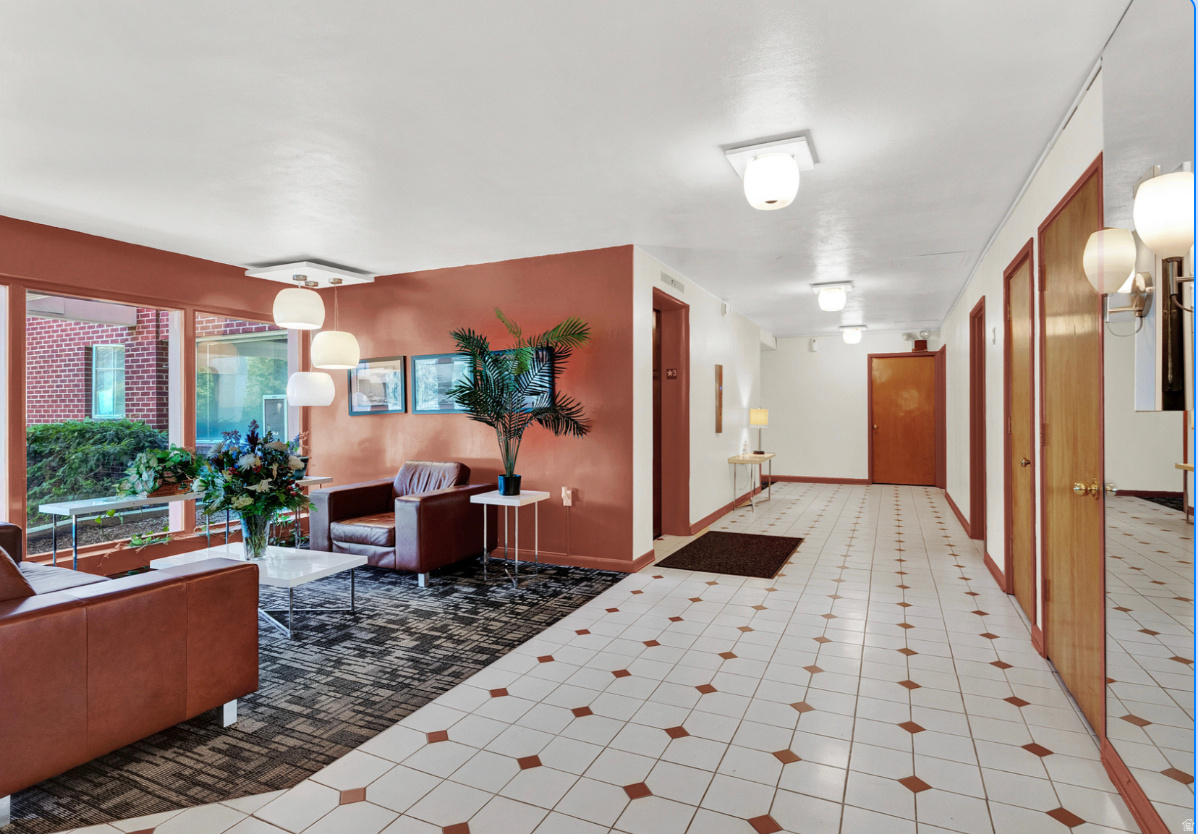 UNIVERSITY - Residential