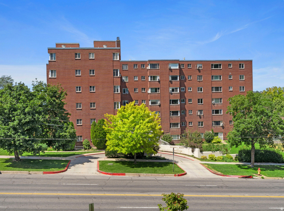 UNIVERSITY - Residential