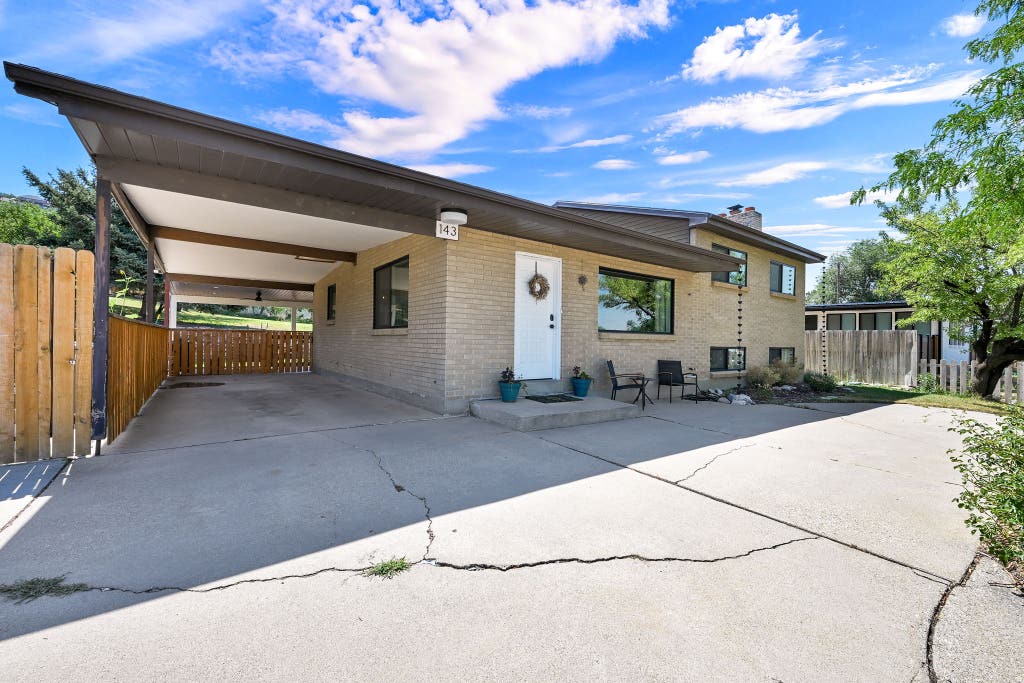 Photo of 143 S 300 E, North Salt Lake, UT 84054 (MLS # 2175751)