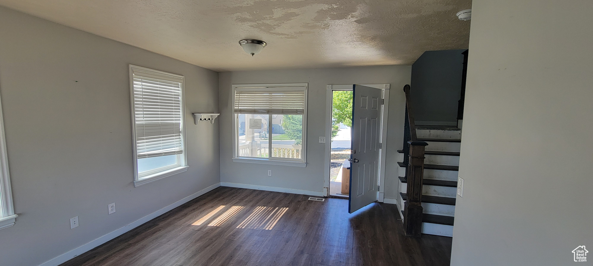 SILVER LAKE - Residential
