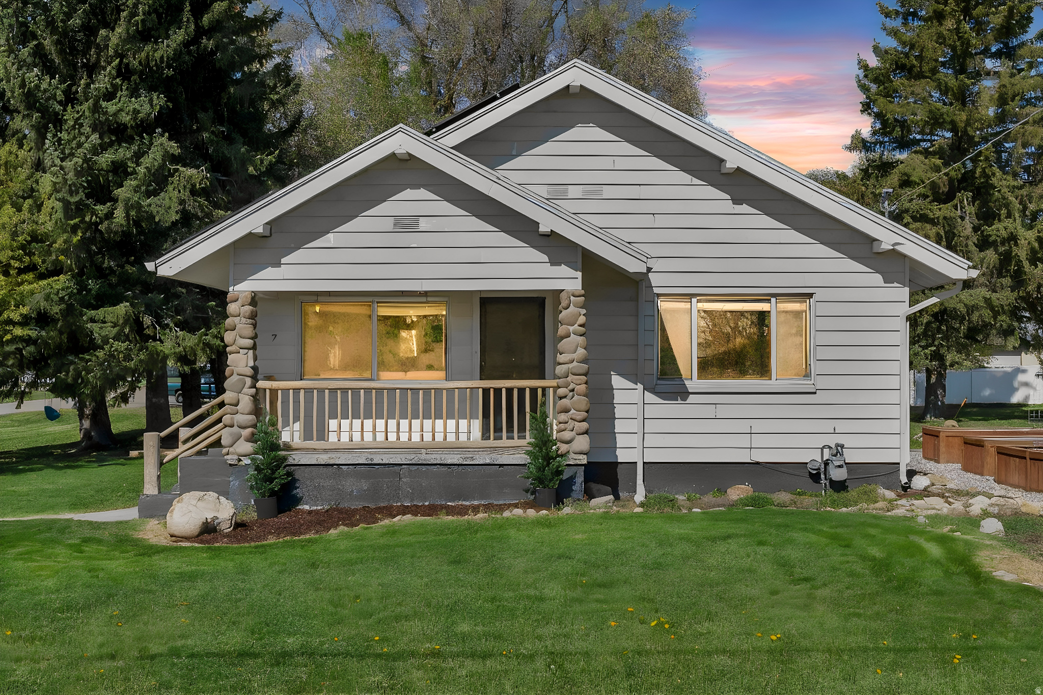 Main image without alt text