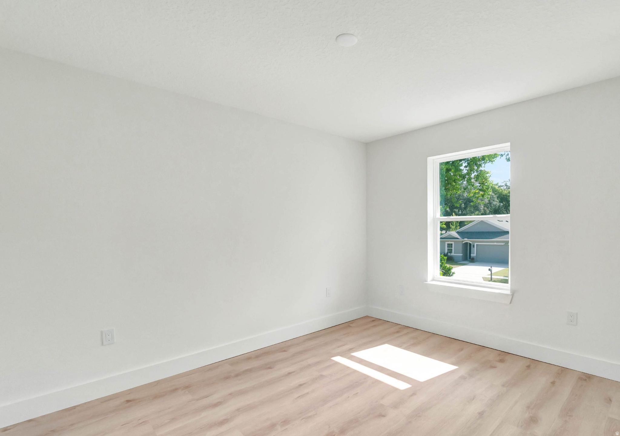 SMILING H - Residential