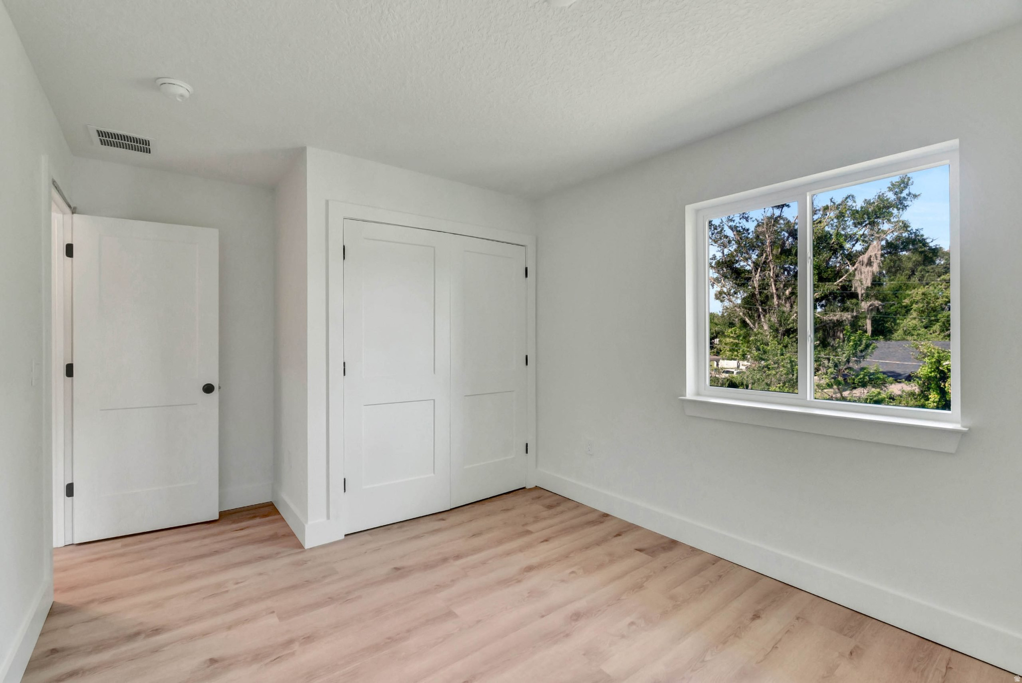 SMILING H - Residential