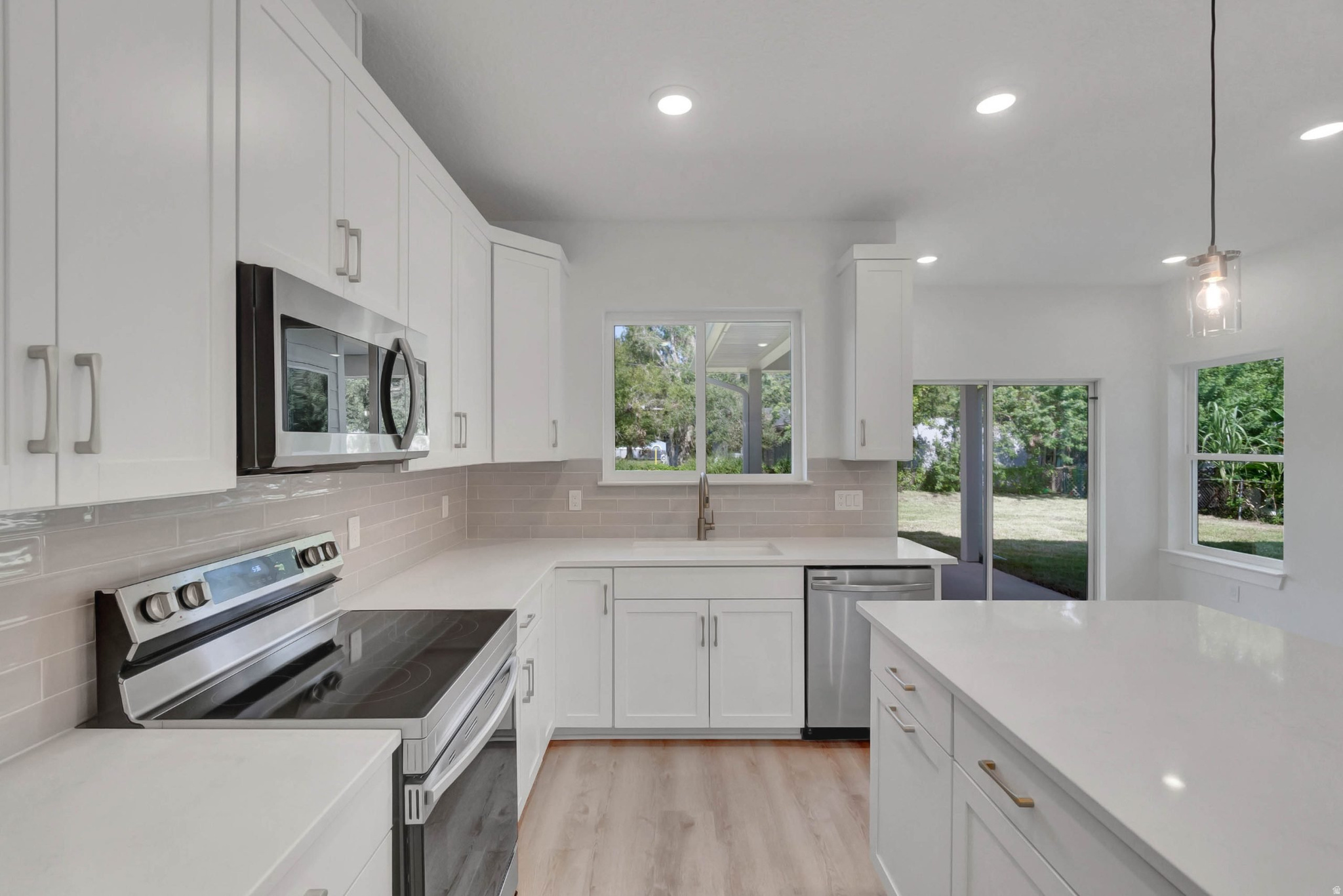 SMILING H - Residential