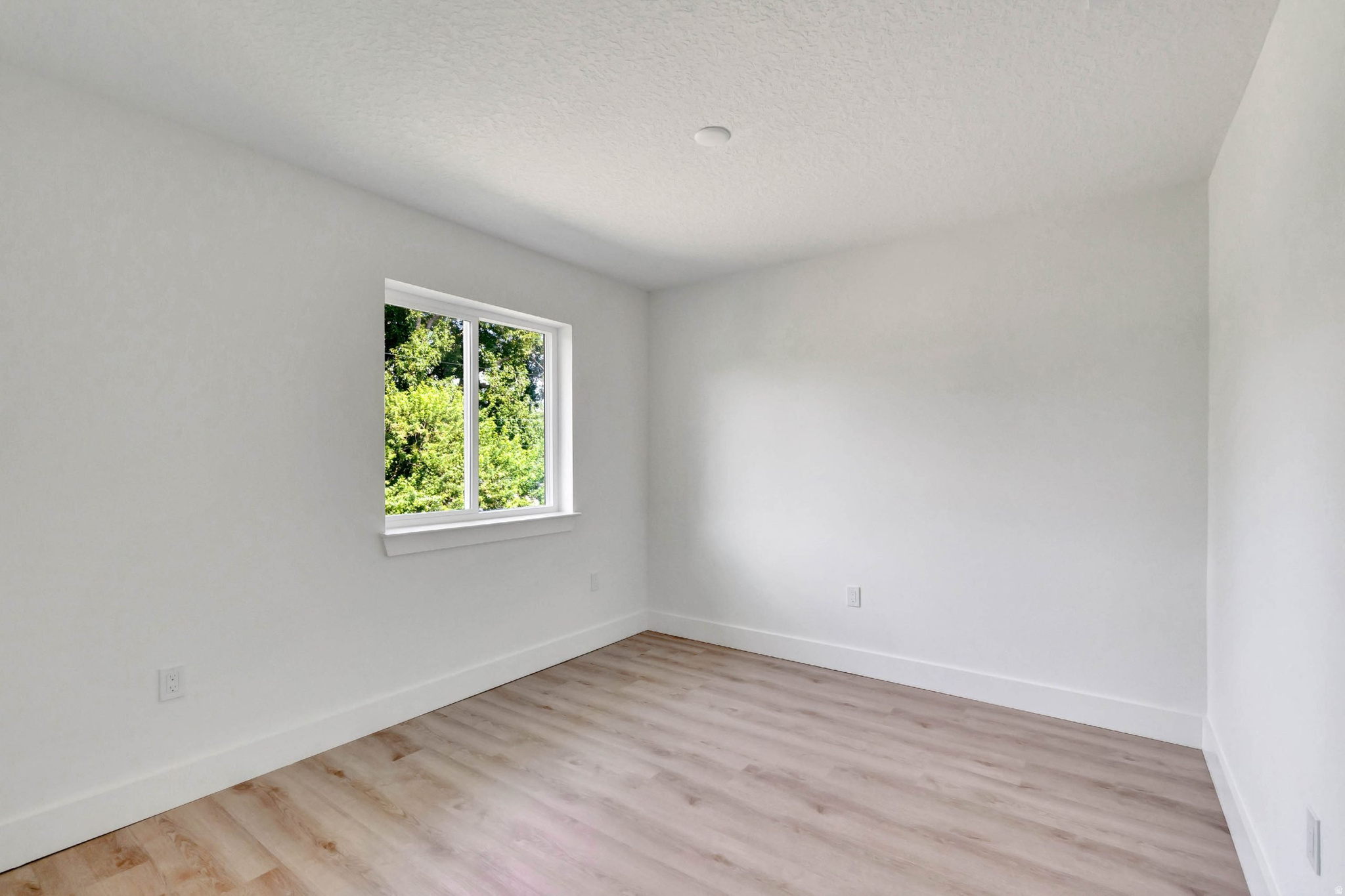 SMILING H - Residential