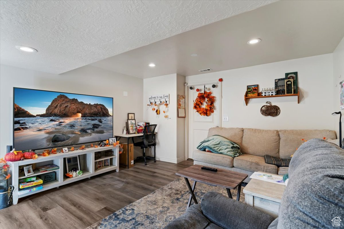 PLUSH NEST - Residential