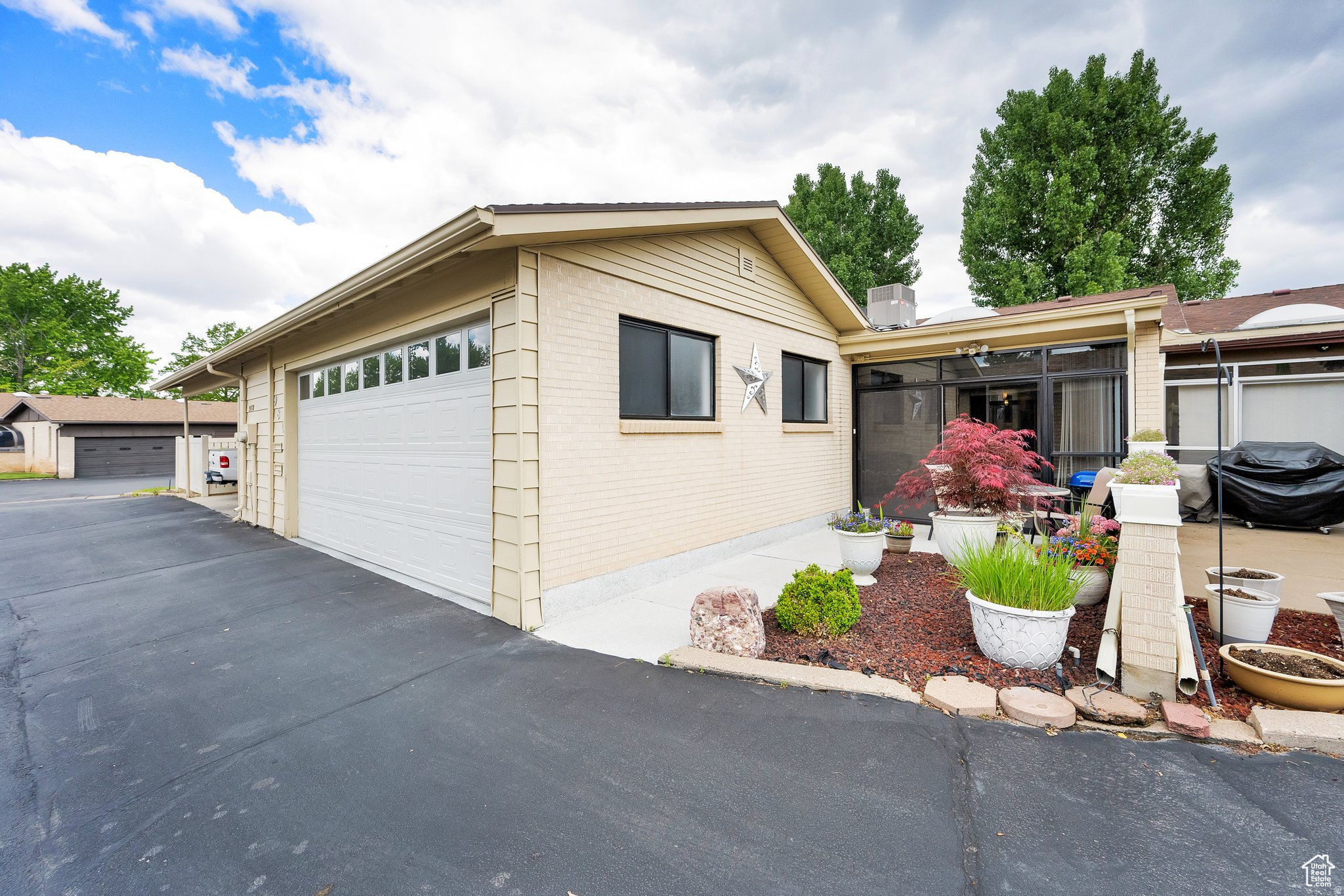 EMERALD HILLS - Residential