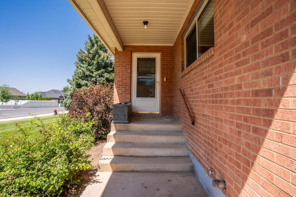 Photo of 265 E 600 N, Mapleton, UT 84664 (MLS # 2141070)