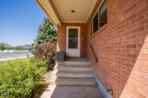 Tiny photo for 265 E 600 N, Mapleton, UT 84664 (MLS # 2141070)