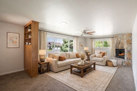 Tiny photo for 265 E 600 N, Mapleton, UT 84664 (MLS # 2141070)