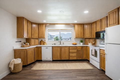 Tiny photo for 265 E 600 N, Mapleton, UT 84664 (MLS # 2141070)