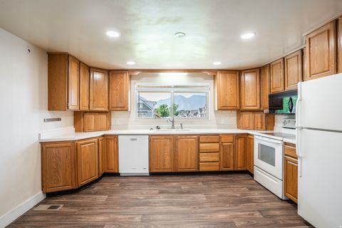 Tiny photo for 265 E 600 N, Mapleton, UT 84664 (MLS # 2141070)