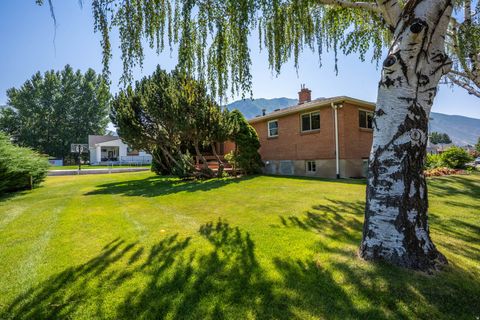 Tiny photo for 265 E 600 N, Mapleton, UT 84664 (MLS # 2141070)