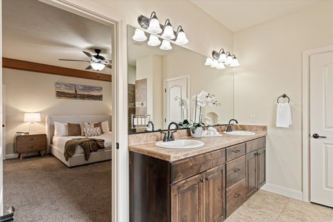 Tiny photo for 870 N CATALPA DR, Washington, UT 84780 (MLS # 2137232)