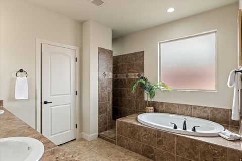 Tiny photo for 870 N CATALPA DR, Washington, UT 84780 (MLS # 2137232)