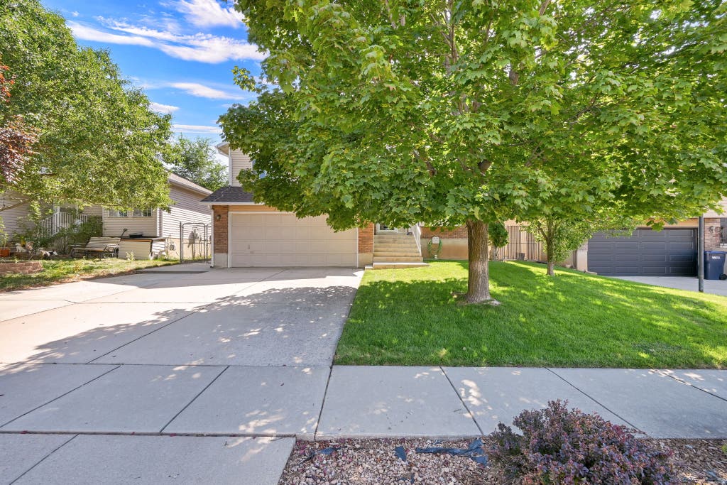 Photo of 139 N 400 W, Clearfield, UT 84015 (MLS # 2176516)