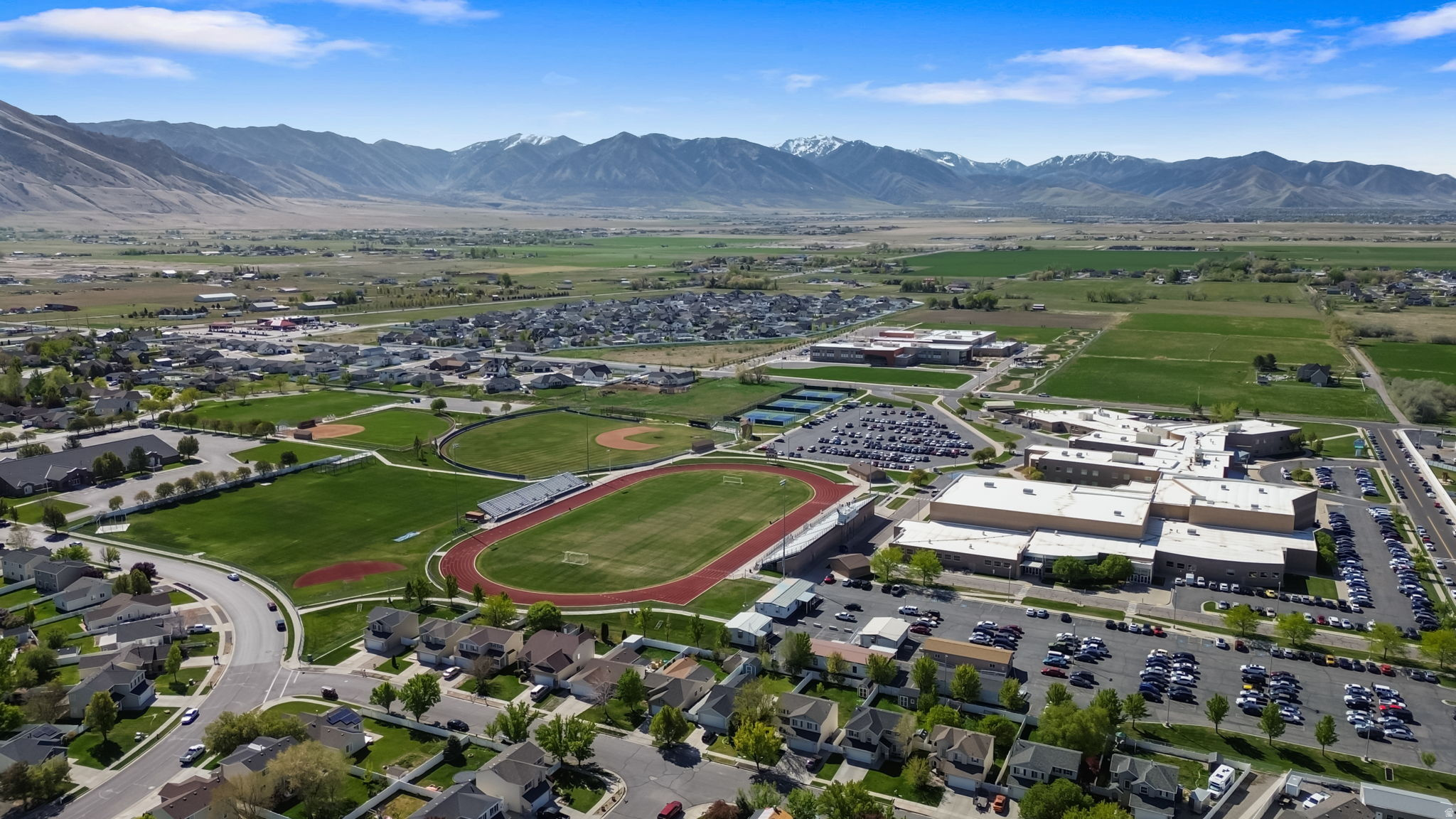 COUNTRY CROSSING - Residential