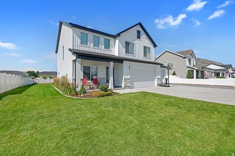 Tiny photo for 531 E 600 S, Hyrum, UT 84319 (MLS # 2173436)