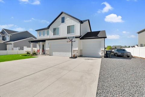 Tiny photo for 531 E 600 S, Hyrum, UT 84319 (MLS # 2173436)