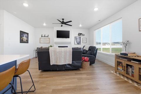 Tiny photo for 531 E 600 S, Hyrum, UT 84319 (MLS # 2173436)