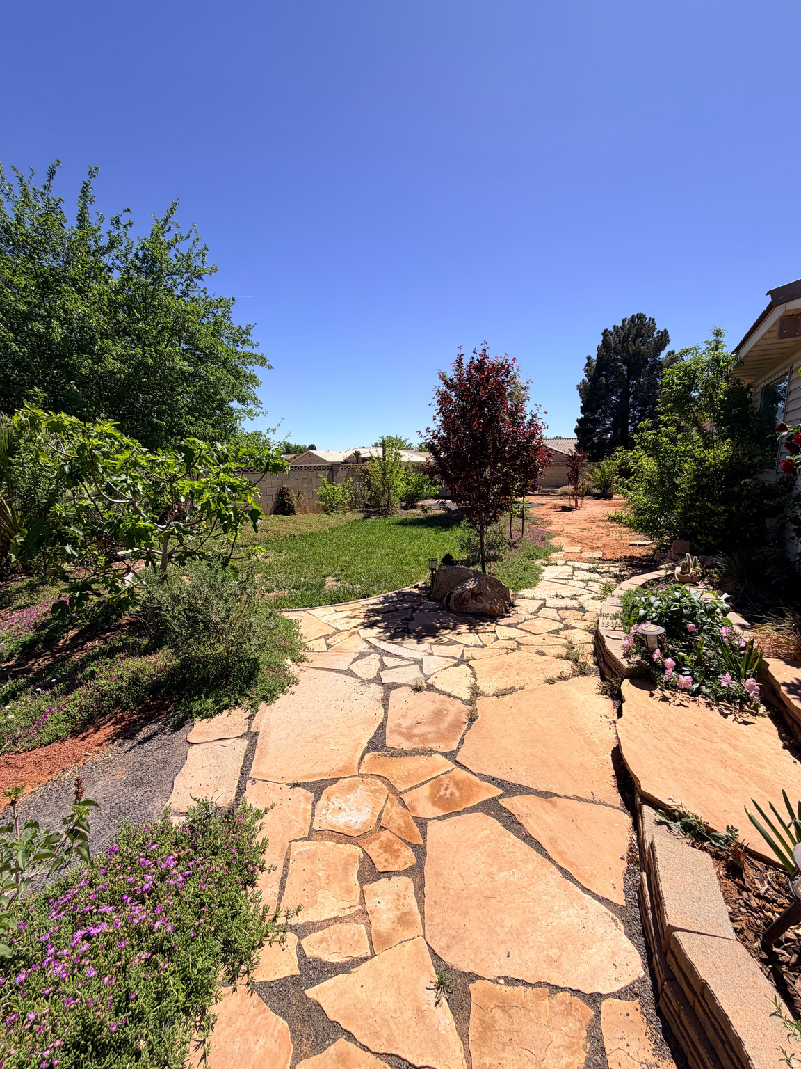 COUNTRY PLACE - Residential