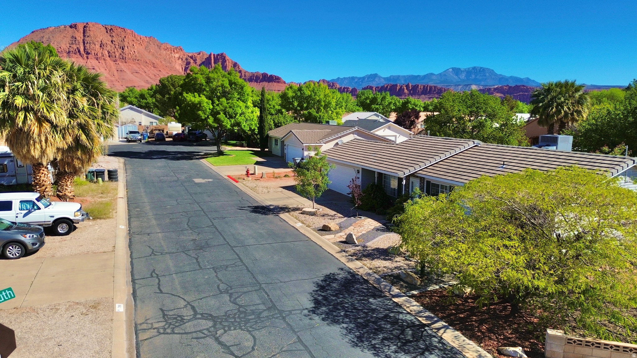 COUNTRY PLACE - Residential