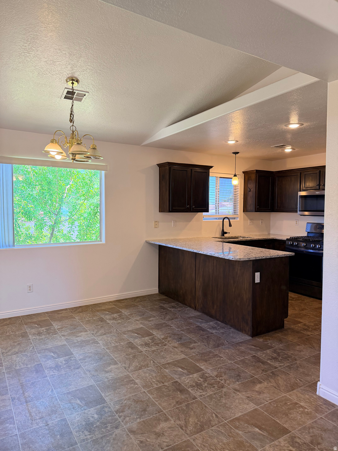 COUNTRY PLACE - Residential