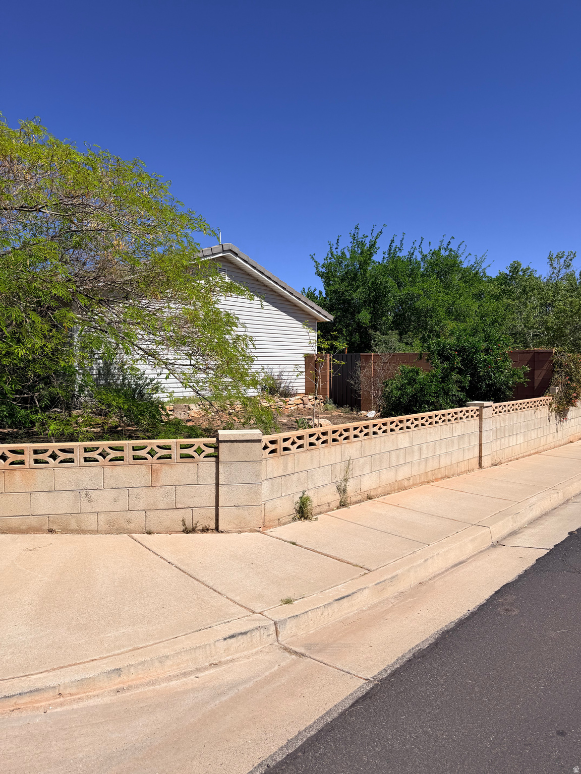 COUNTRY PLACE - Residential