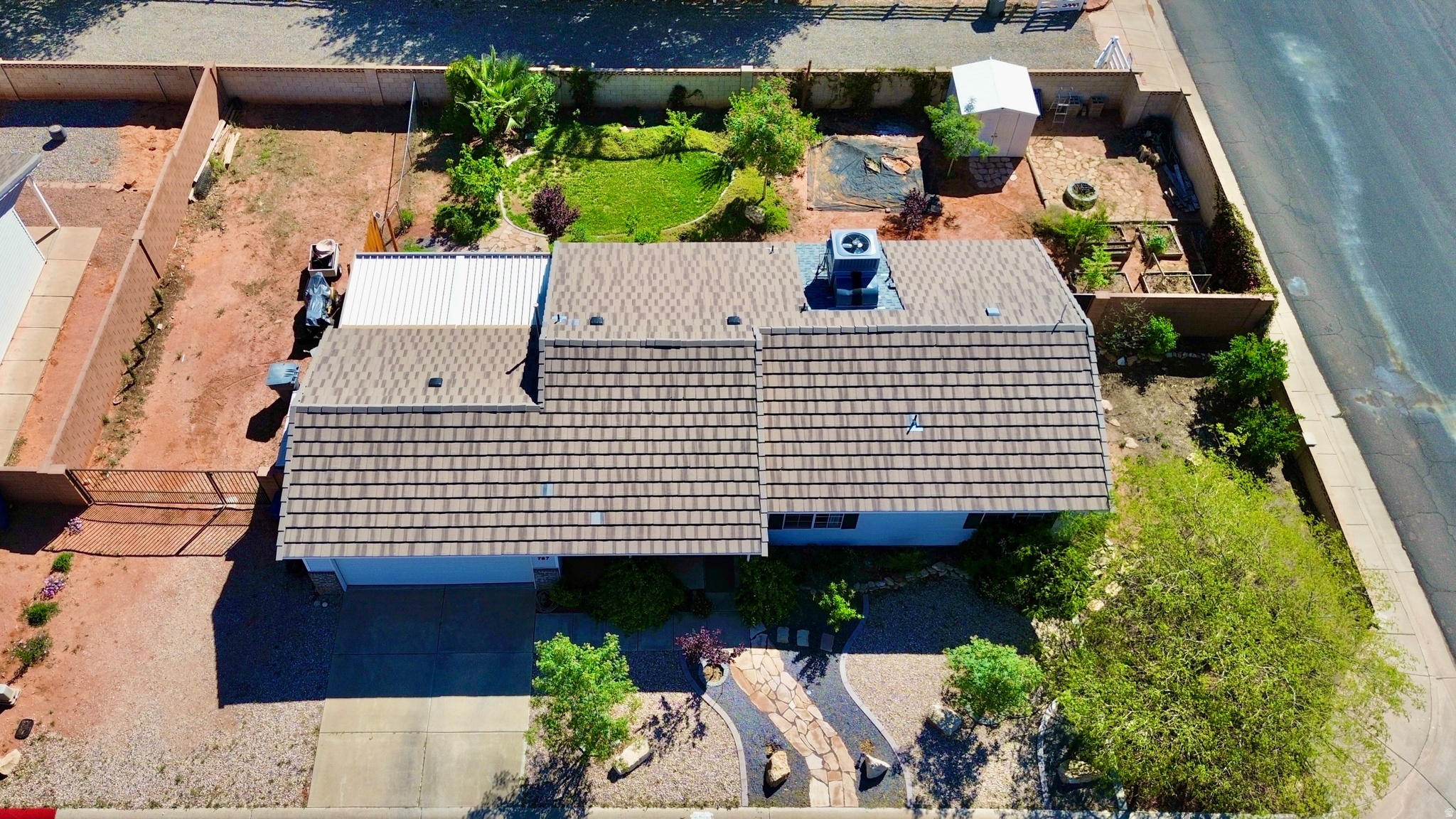 COUNTRY PLACE - Residential