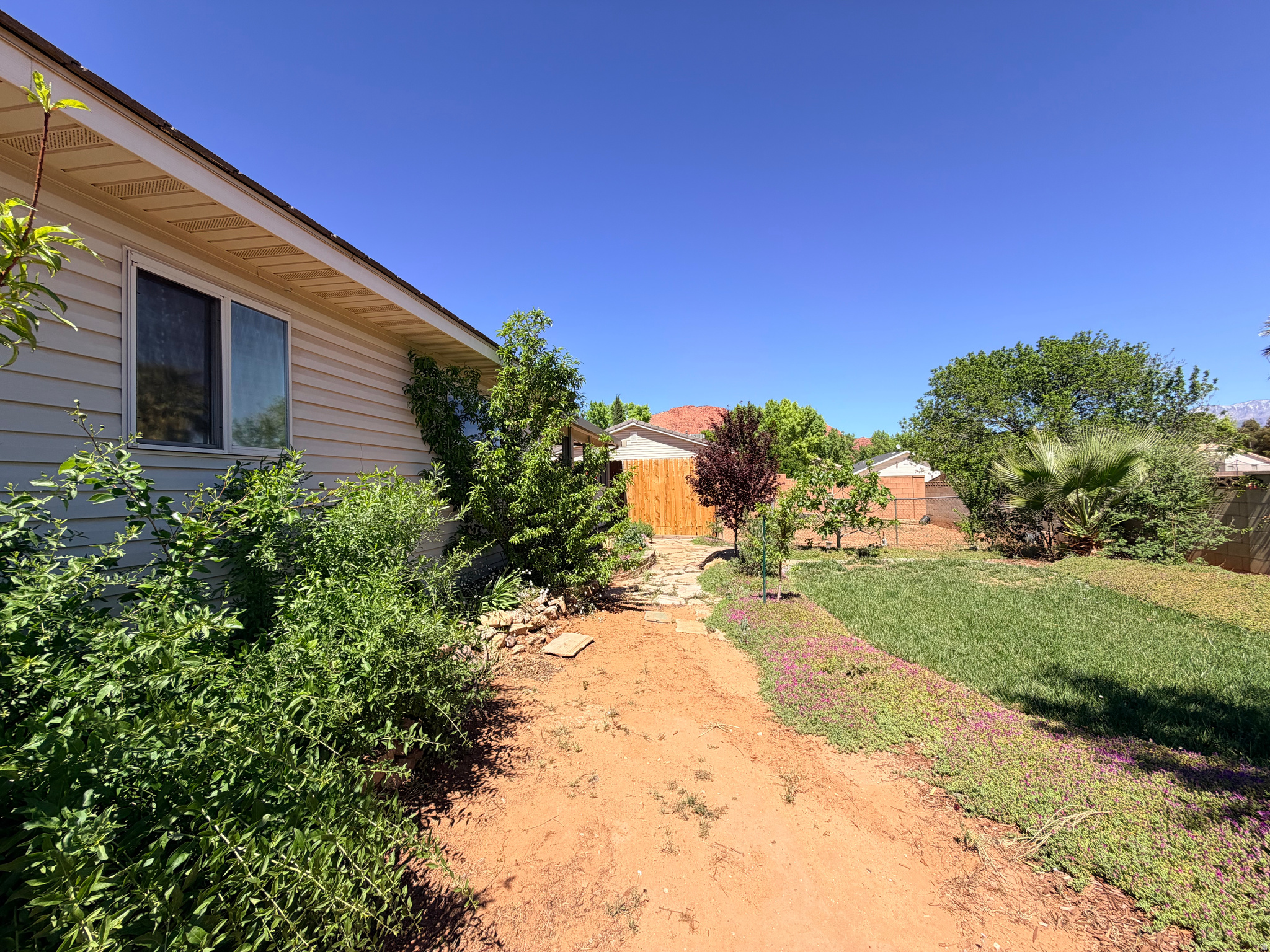 COUNTRY PLACE - Residential