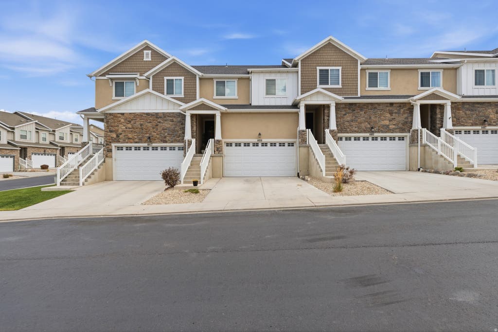 Photo of 4459 W LONE SHADOW LN, Herriman, UT 84096 (MLS # 2180409)