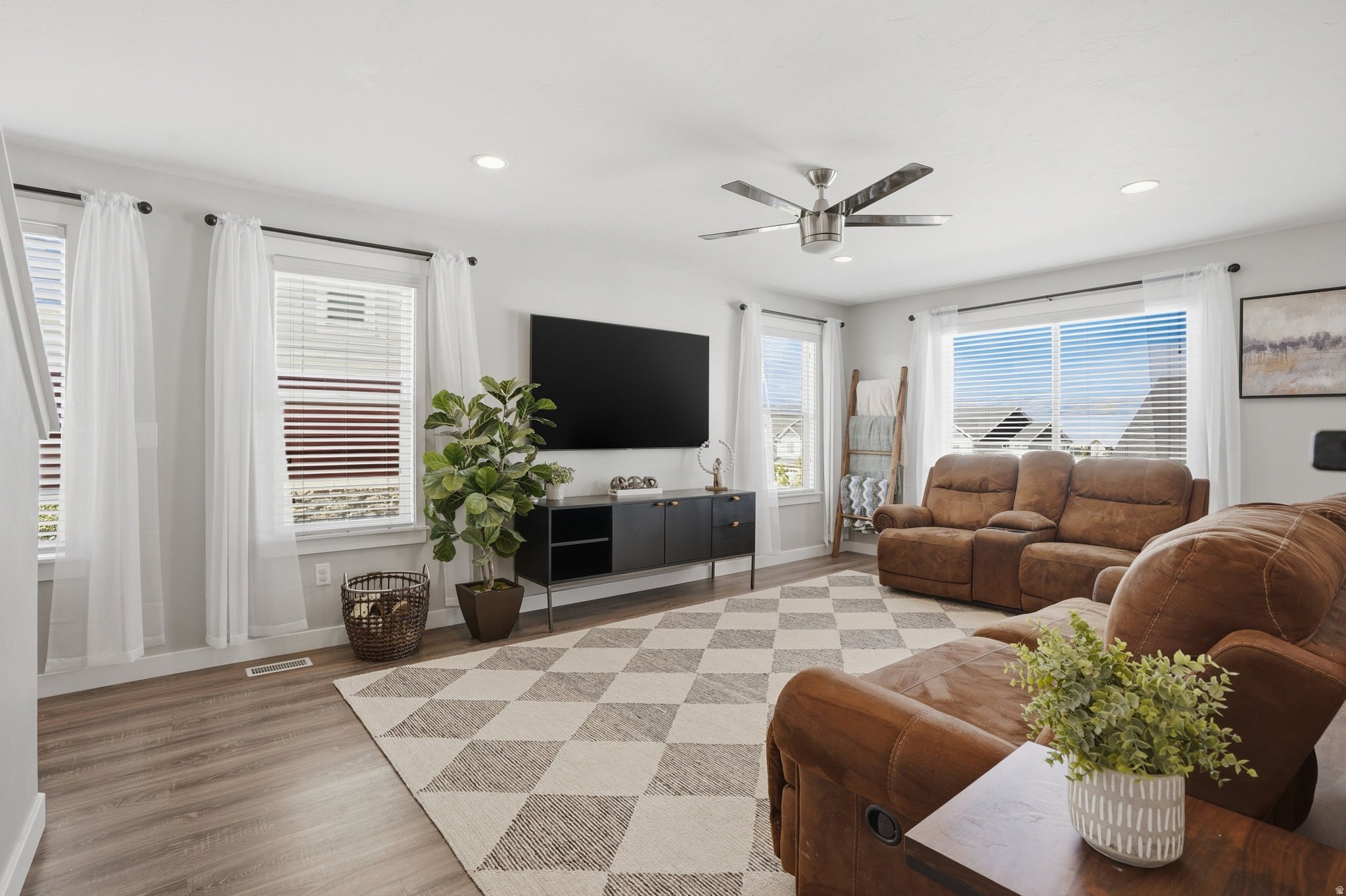 INDEPENDENCE - Residential