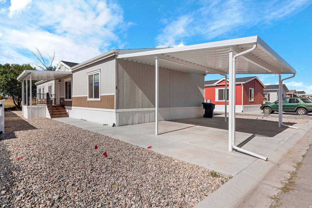 Photo of 1700 W 2700 N #5, Pleasant View, UT 84404 (MLS # 2127541)