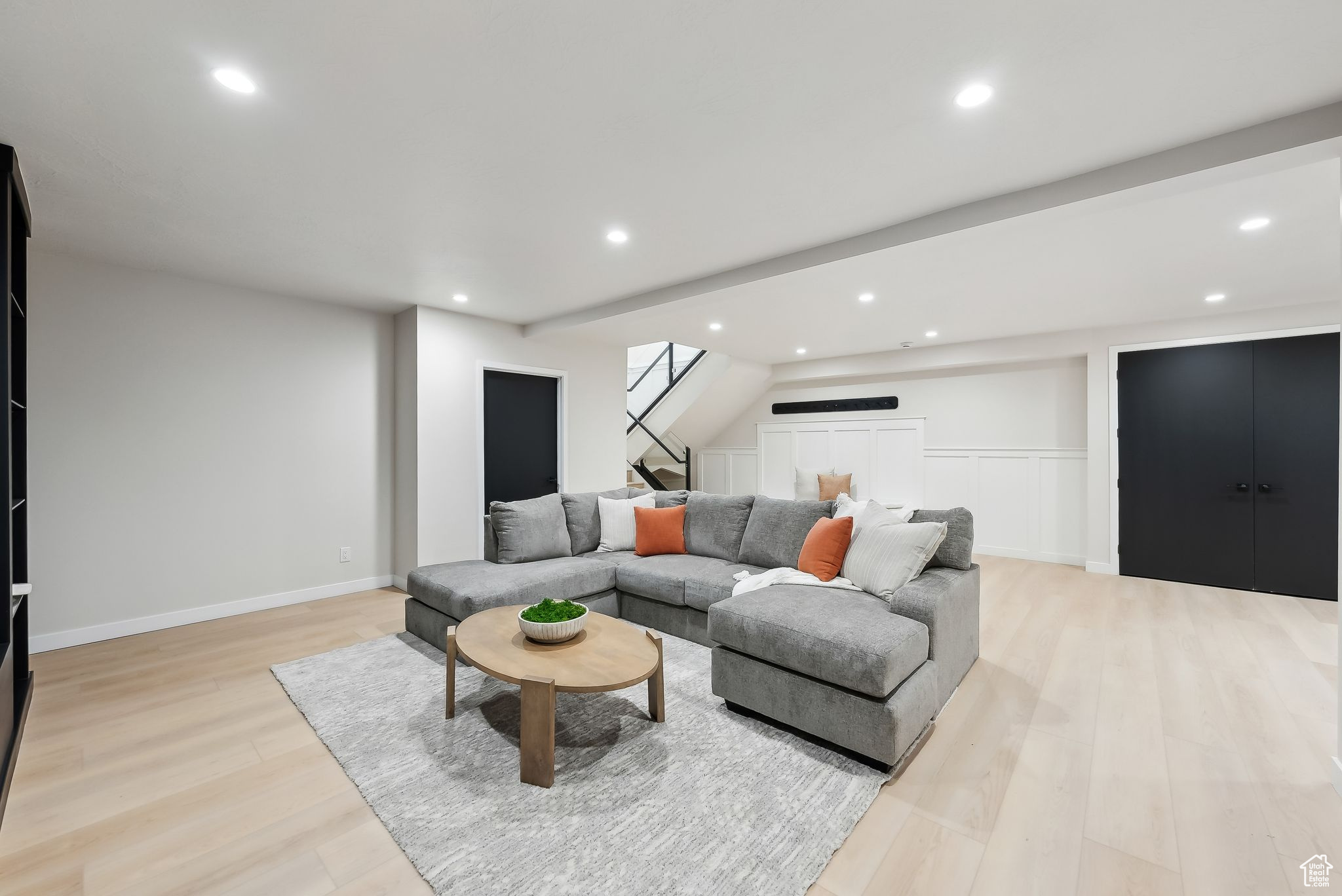 CREST VIEW MANOR - Residential