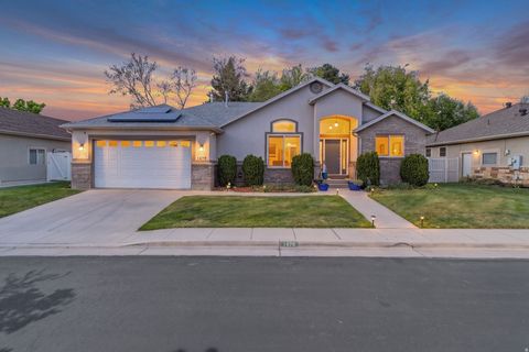 Photo of 1679 E KIERSTIN PL, Salt Lake City, UT 84108 (MLS # 2154050)