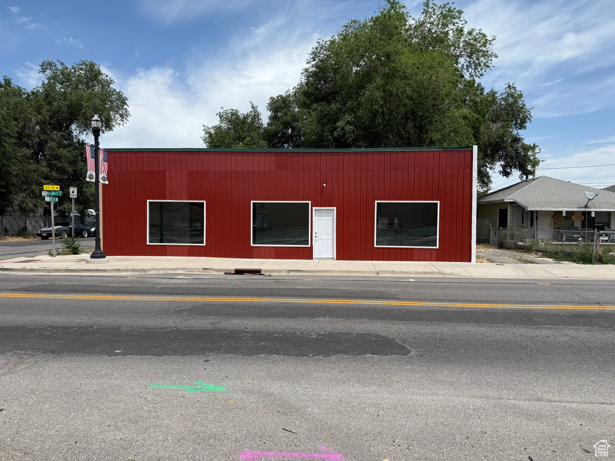 Main image without alt text