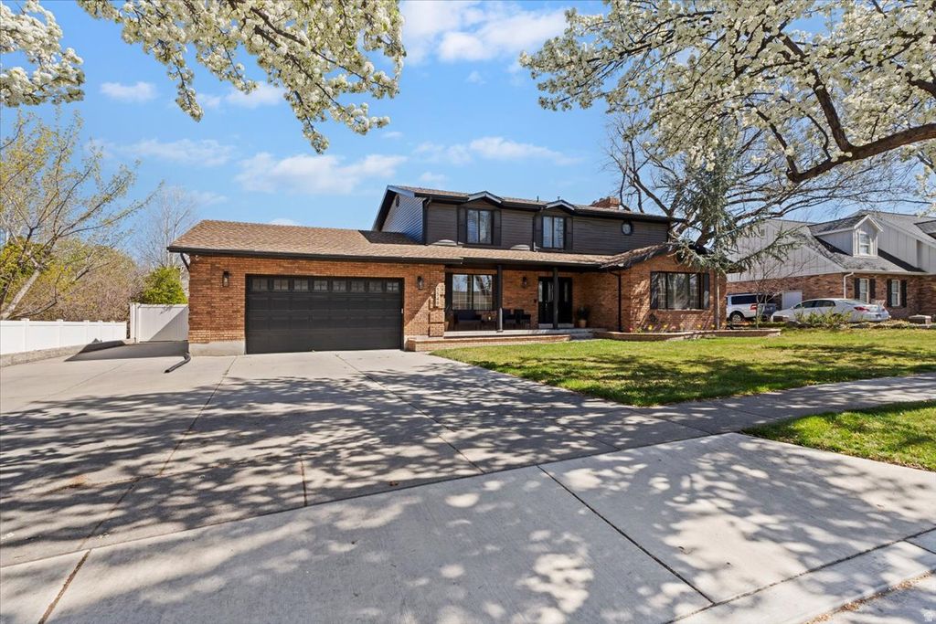 Photo of 5549 S APPLE VALE DR, Murray, UT 84123 (MLS # 2146264)