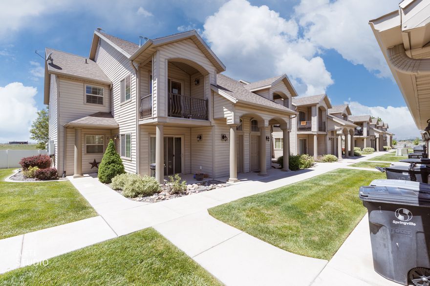 2-bedroom condo featuring vaulted ceilings and a one-car garage. Knotty alder kitchen cabinetry. Primary suite includes a private bathroom and walk-in closet. Buyer and buyer's agent to verify all information. Property sold as-is.