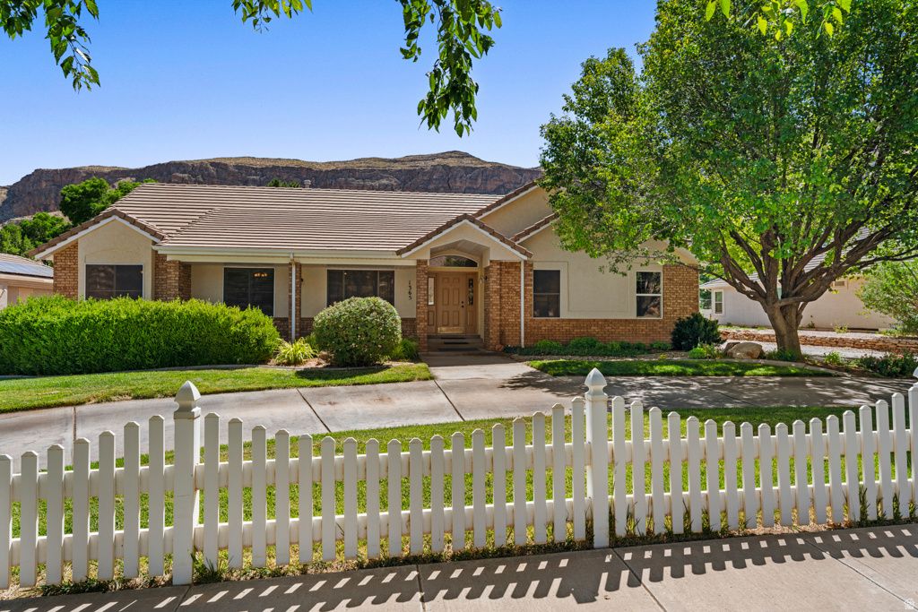 Photo of 1365 S 325 W, Hurricane, UT 84737 (MLS # 2158234)