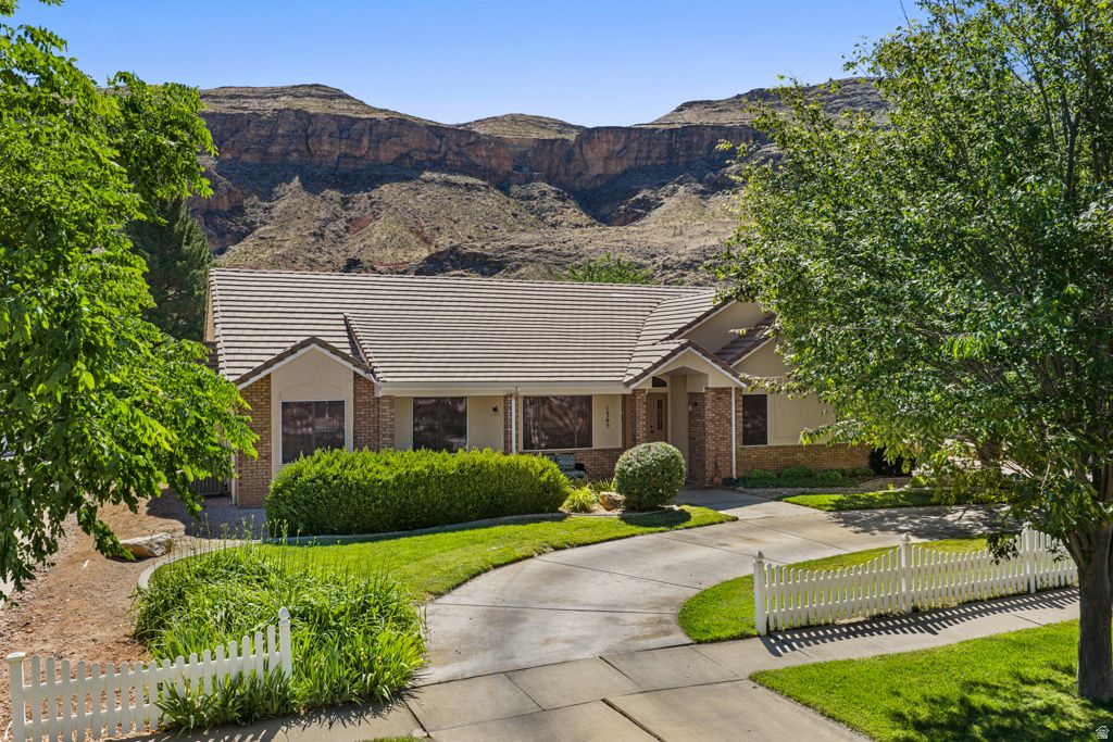 Photo of 1365 S 325 W, Hurricane, UT 84737 (MLS # 2158234)