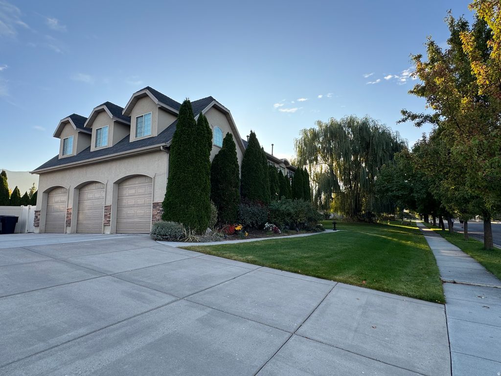 Photo of 1303 APPALOOSA AVE, Kaysville, UT 84037 (MLS # 2141256)