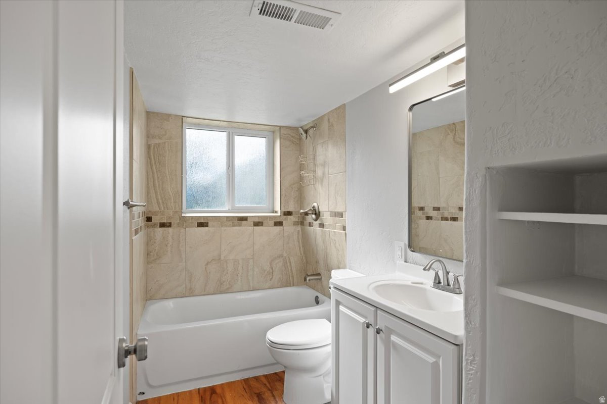 WOODLEDGE - Residential