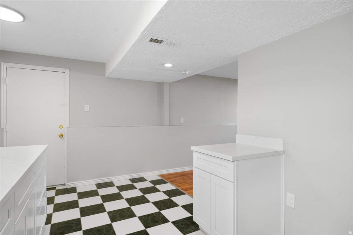 WOODLEDGE - Residential