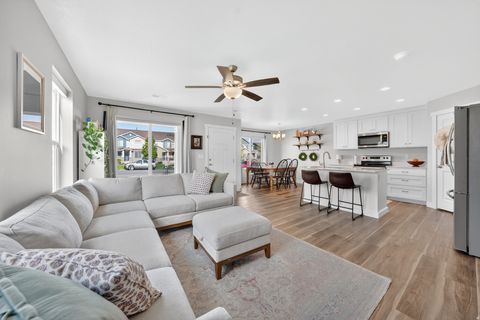Tiny photo for 984 N CENTER ST, Santaquin, UT 84655 (MLS # 2153256)