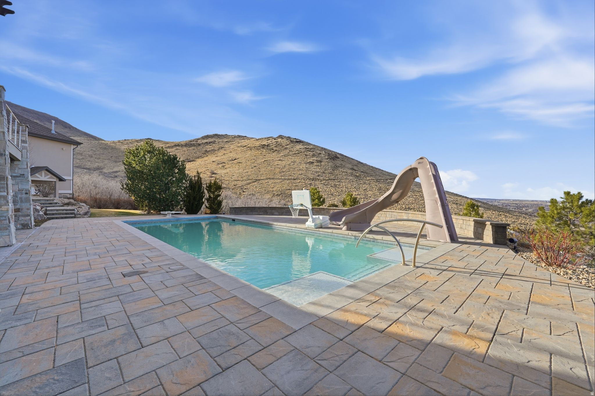 LAKE RIDGE - Residential