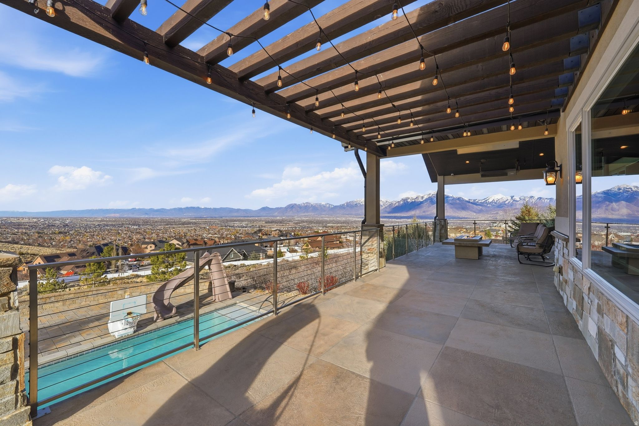 LAKE RIDGE - Residential