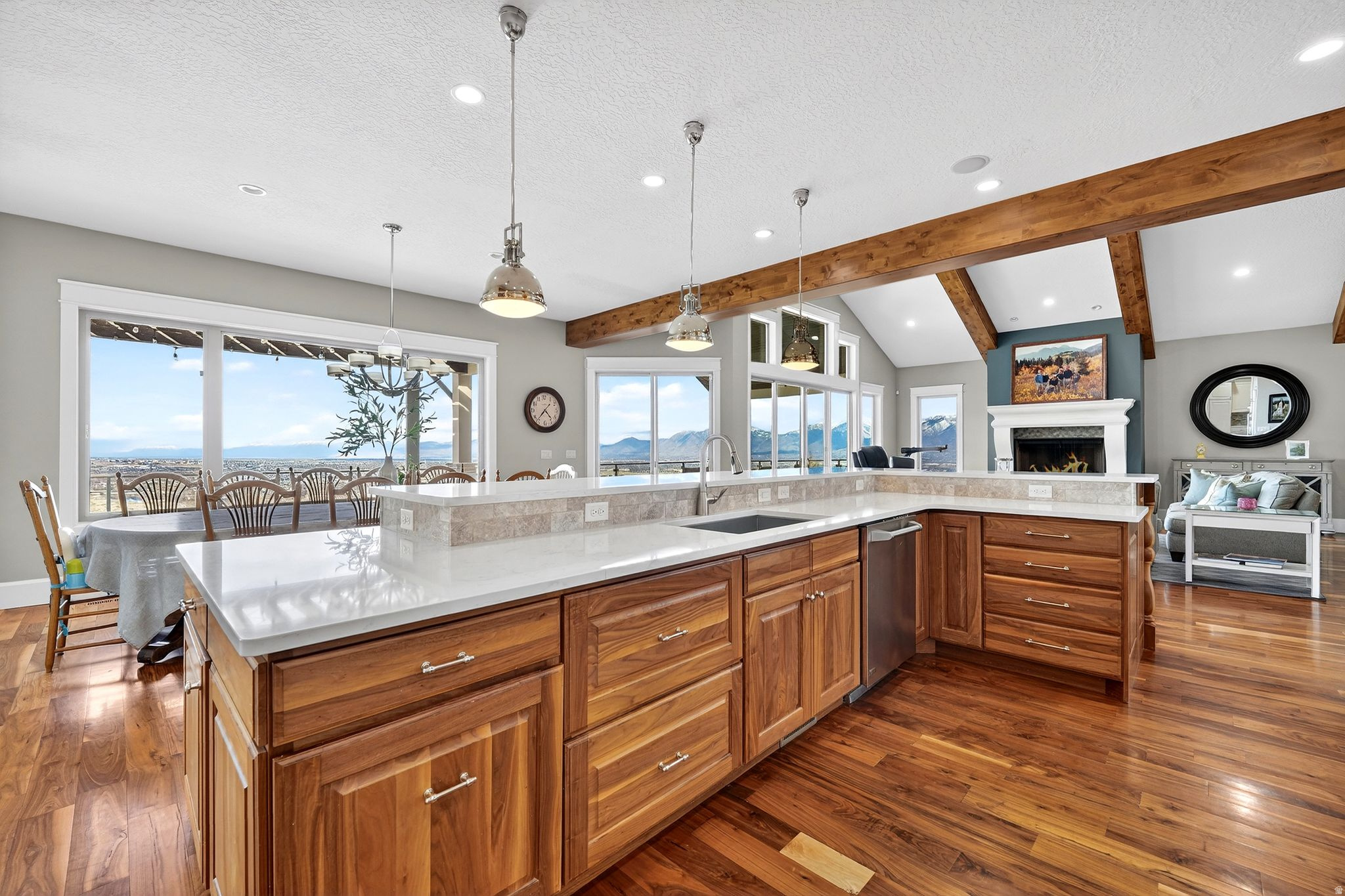 LAKE RIDGE - Residential